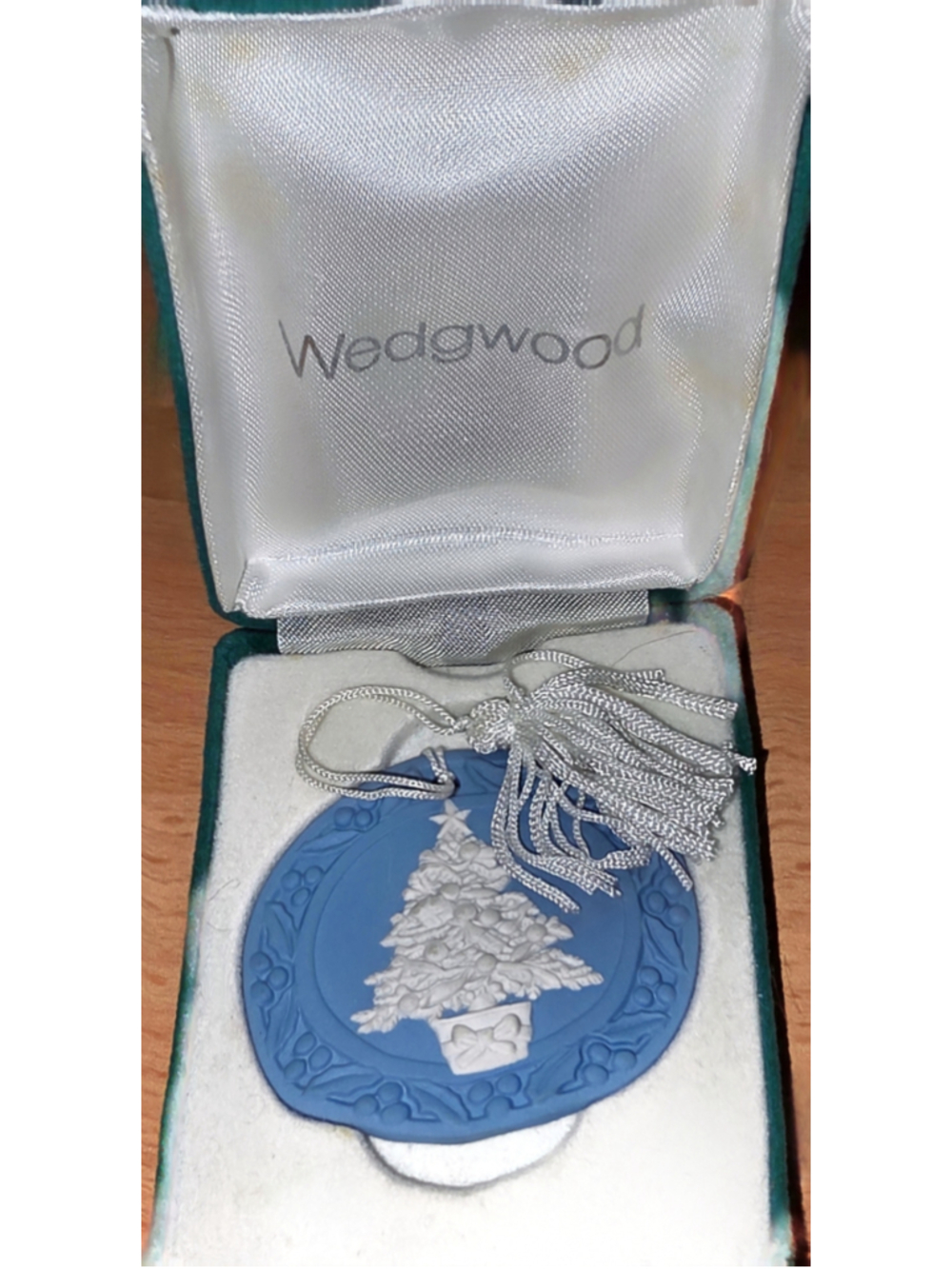 1989 Wedgwood Jasperware Christmas Tree Ornament Blue White England w/ Box